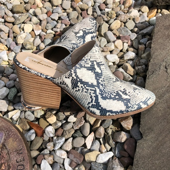 American Rag Mules - Picture 3 of 4